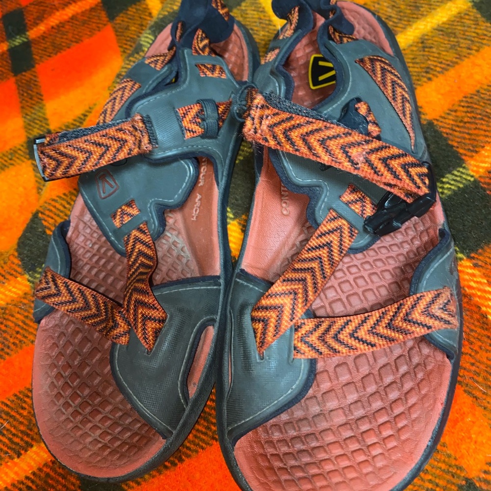 Keen sandals size 9